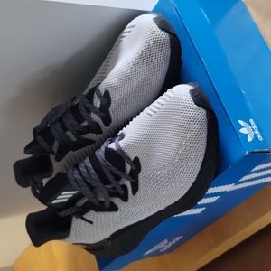 Adidas torsion boost size 10